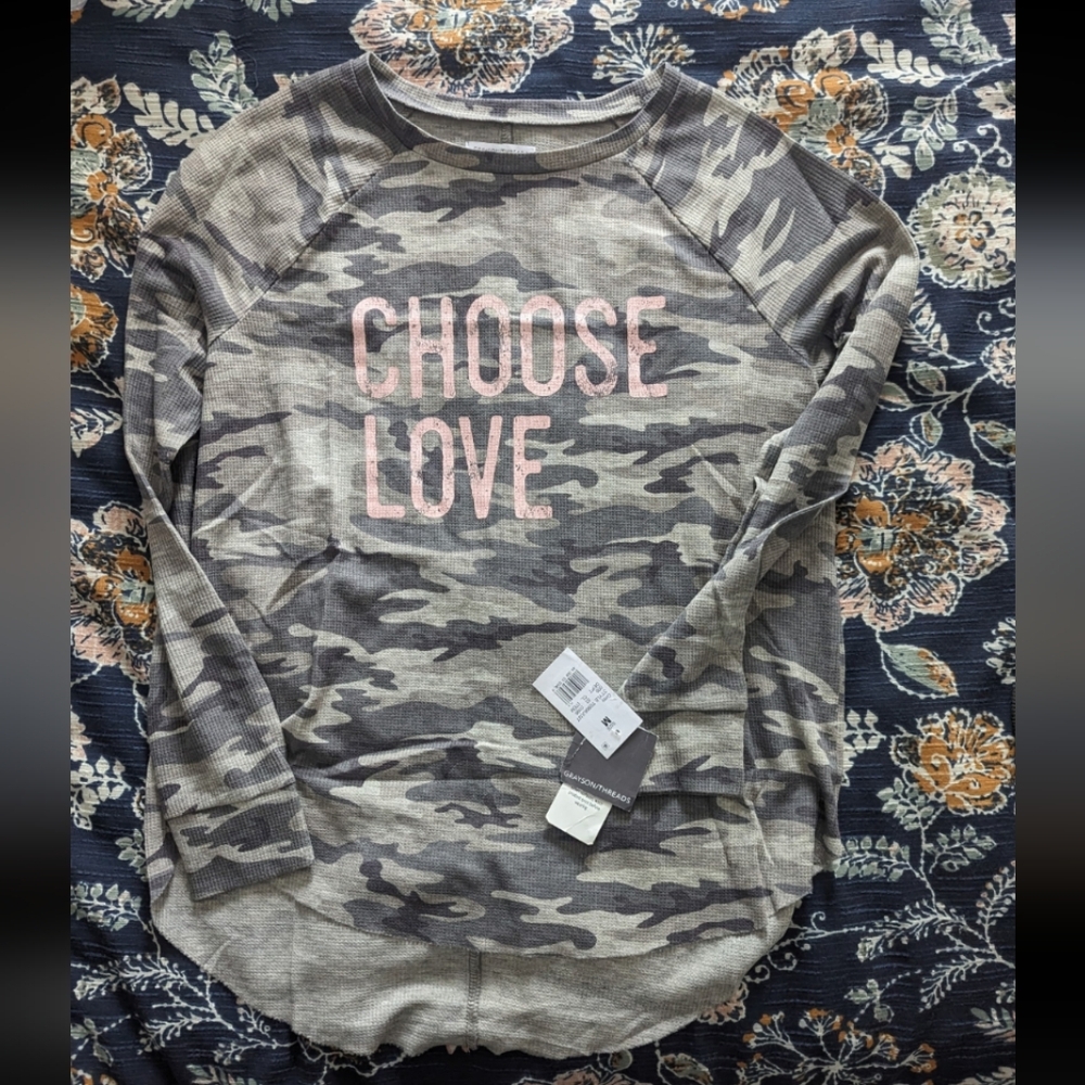 Women's medium Grayson Threads Choose Love gray and pink Camo Print Thermal Top